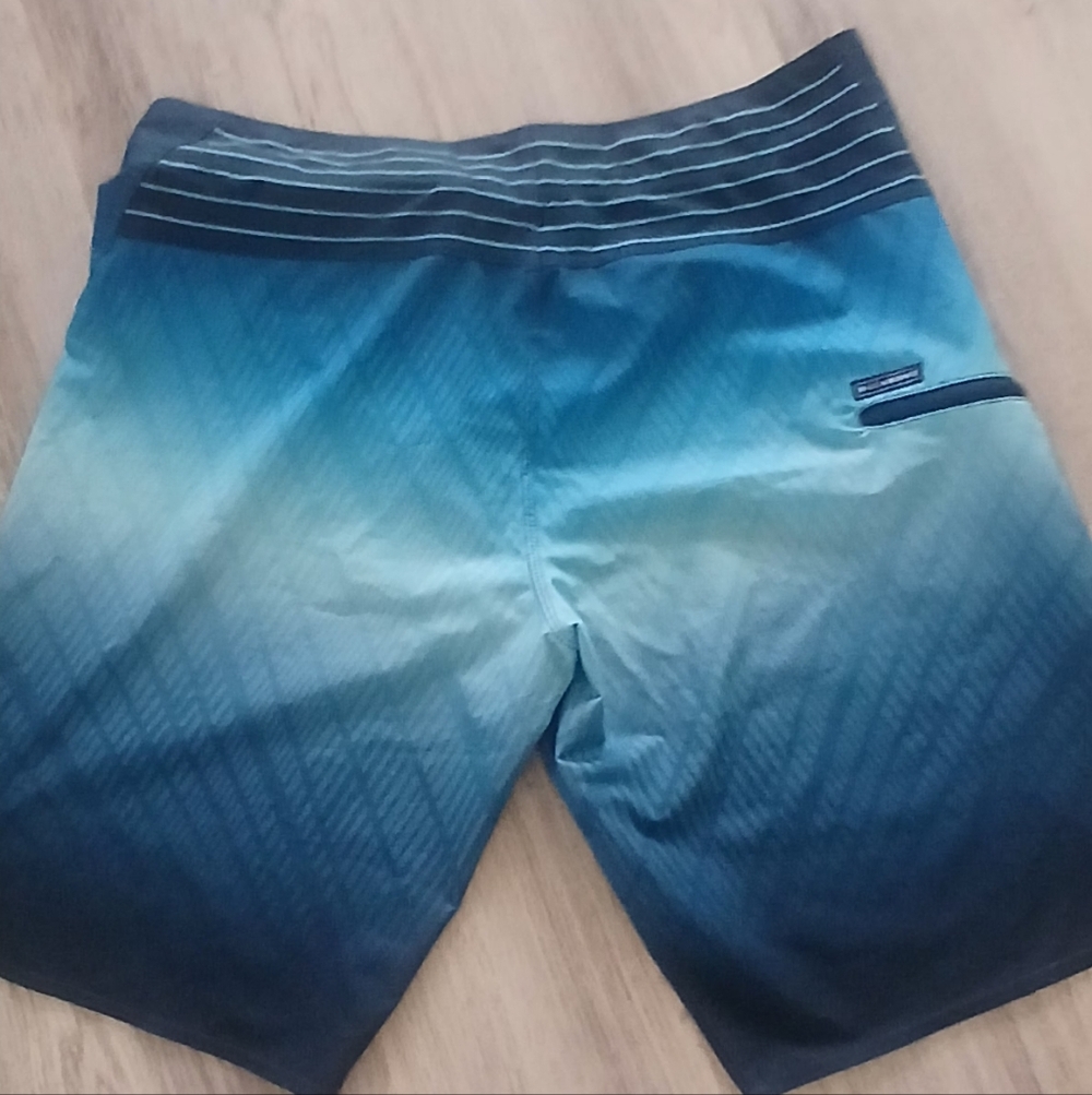 Billabong Blue Gradient Men's Swim Shorts Sz 36 - Picture 5 of 6